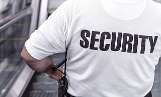 Der Mann zeigte sich äußert aggressiv gegenüber dem Security-Mitarbeiter. - (Symbolbild): Pixabay Der Mann zeigte sich äußert aggressiv gegenüber dem Security-Mitarbeiter. - (Symbolbild): Pixabay