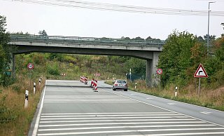 Die L712n endet von Lippe aus gesehen hinter der A-2-Abfahrt Ostwestfalen-Lippe. Jetzt wird sie verlängert. - Oliver Krato Die L712n endet von Lippe aus gesehen hinter der A-2-Abfahrt Ostwestfalen-Lippe. Jetzt wird sie verlängert. - Oliver Krato