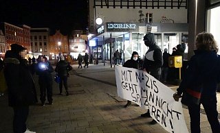 Nach Streitgesprächen mit angeblichen „Spaziergängern“ erhielten Teilnehmer der Gegendemo eine Anzeige von der Polizei. - Archivfoto: Stefan Koch Nach Streitgesprächen mit angeblichen „Spaziergängern“ erhielten Teilnehmer der Gegendemo eine Anzeige von der Polizei. - Archivfoto: Stefan Koch