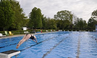 Das Freibad in Rheda-Wiedenbrück soll am Samstag nach kurzzeitiger Schließung wieder öffnen. - Rainer Stephan Das Freibad in Rheda-Wiedenbrück soll am Samstag nach kurzzeitiger Schließung wieder öffnen. - Rainer Stephan