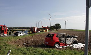 Ein Rettungshubschrauber bringt eine beim Unfall lebensgefährlich verletzte Fahrerin in ein Krankenhaus. - Dieter Scholz Ein Rettungshubschrauber bringt eine beim Unfall lebensgefährlich verletzte Fahrerin in ein Krankenhaus. - Dieter Scholz