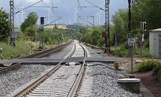 Der Bahnübergang Diemelmühle ist erneut gesperrt. - Hermann Ludwig Der Bahnübergang Diemelmühle ist erneut gesperrt. - Hermann Ludwig