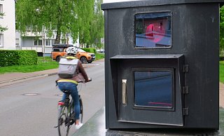 Ungewohnt für Radler: Hier werden auch sie öfters geblitzt, weil sie schneller als 30 fahren. Manche offenbar aus Spaß. - Kurt Ehmke Ungewohnt für Radler: Hier werden auch sie öfters geblitzt, weil sie schneller als 30 fahren. Manche offenbar aus Spaß. - Kurt Ehmke