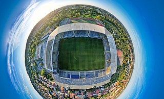 Ist es die Bielefelder Alm in der Schüco-Arena oder die Schüco-Arena auf der Bielefelder Alm? Beide Varianten versuchen, dem Traditionsnamen und dem Sponsorennamen gerecht zu werden. - Mike-Dennis Müller / www.mdm.photo Ist es die Bielefelder Alm in der Schüco-Arena oder die Schüco-Arena auf der Bielefelder Alm? Beide Varianten versuchen, dem Traditionsnamen und dem Sponsorennamen gerecht zu werden. - Mike-Dennis Müller / www.mdm.photo