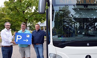 Per Bus-Shuttle können sich die Gäste beim Jubiläumsfest durch die Stadt bringen lassen. - StKG Per Bus-Shuttle können sich die Gäste beim Jubiläumsfest durch die Stadt bringen lassen. - StKG