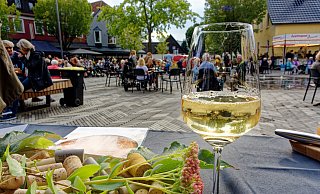 Schon im vergangenen Jahr war das Weinfest auf dem Blüchterplatz ein großer Erfolg. - Andreas Sundermeier Schon im vergangenen Jahr war das Weinfest auf dem Blüchterplatz ein großer Erfolg. - Andreas Sundermeier