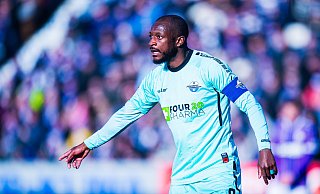David Kinsombi führte den SC Paderborn in den vergangenen Spielen als Kapitän aufs Feld und gewann nun eine Online-Abstimmung. - picture alliance / Noah Wedel David Kinsombi führte den SC Paderborn in den vergangenen Spielen als Kapitän aufs Feld und gewann nun eine Online-Abstimmung. - picture alliance / Noah Wedel