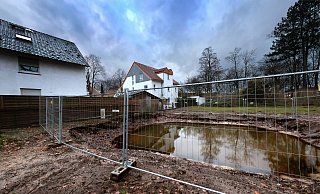Schon freigeräumt: Das Grundstück an der Hermann-Vogelsang-Straße. Hier, nahe Nording, kommt ein Acht-Parteien-Haus hin. - Andreas Frücht Schon freigeräumt: Das Grundstück an der Hermann-Vogelsang-Straße. Hier, nahe Nording, kommt ein Acht-Parteien-Haus hin. - Andreas Frücht