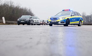 Auch auf den Straßen Bad Oeynhausens war es am Donnerstagmorgen glatt. - Symbolbild: Daniel Bockwoldt/dpa Auch auf den Straßen Bad Oeynhausens war es am Donnerstagmorgen glatt. - Symbolbild: Daniel Bockwoldt/dpa
