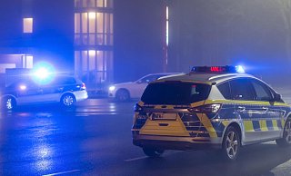 Die Polizei traf wenig später am Tatort ein. Nun sucht sie die geflüchteten Täter. - Symbolfoto: dpa / imageBROKER Die Polizei traf wenig später am Tatort ein. Nun sucht sie die geflüchteten Täter. - Symbolfoto: dpa / imageBROKER