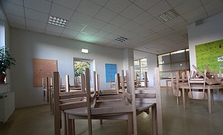 Für die Schülerzahl deutlich zu klein: Die Mensa am Grundschul-Standort Oetinghausen. Der Erweiterungsbau ist bereits in Planung. - Björn Kenter Für die Schülerzahl deutlich zu klein: Die Mensa am Grundschul-Standort Oetinghausen. Der Erweiterungsbau ist bereits in Planung. - Björn Kenter