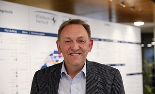 Peter Hutmacher ist Vorstandssprecher der Kreiskliniken Herford-Bünde. - Frank-Michael Kiel-Steinkamp Peter Hutmacher ist Vorstandssprecher der Kreiskliniken Herford-Bünde. - Frank-Michael Kiel-Steinkamp