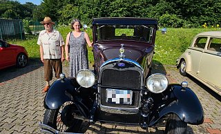 Werner und Monika Klaas aus Lemgo genießen mit dem Ford Modell A von 1928 ihr Saison-Hobby. - Alexandra Stratmeier Werner und Monika Klaas aus Lemgo genießen mit dem Ford Modell A von 1928 ihr Saison-Hobby. - Alexandra Stratmeier