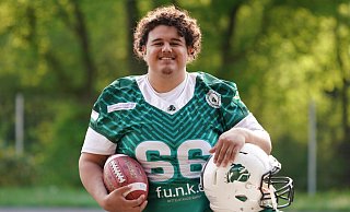 Fühlt sich wohl in Bielefeld und blickt dem ersten Spiel am Samstag auf der Rußheide gespannt entgegen. Cristian Aguilera wird als Tackle auflaufen. - Peter Unger Fühlt sich wohl in Bielefeld und blickt dem ersten Spiel am Samstag auf der Rußheide gespannt entgegen. Cristian Aguilera wird als Tackle auflaufen. - Peter Unger