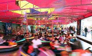 Autoscooter, Riesenrad und mehr: Die Osterkirmes zieht in Herford jährlich tausende Besucher an. - Archivfoto: Frank-Michael Kiel-Steinkamp Autoscooter, Riesenrad und mehr: Die Osterkirmes zieht in Herford jährlich tausende Besucher an. - Archivfoto: Frank-Michael Kiel-Steinkamp