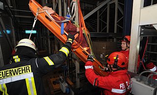 Hoch spezialisiert - die Höhenretter der Feuerwehr Espelkamp, hier bei einer Übung. - Joern Spreen-Ledebur Hoch spezialisiert - die Höhenretter der Feuerwehr Espelkamp, hier bei einer Übung. - Joern Spreen-Ledebur
