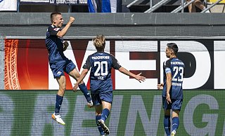Paderborns Filip Bilbija (l.) jubelt jubeln nach seinem Tor zum 2:1mit seinen SCP-Teamkollegen Felix Götze und Raphael Obermair. - David Inderlied Paderborns Filip Bilbija (l.) jubelt jubeln nach seinem Tor zum 2:1mit seinen SCP-Teamkollegen Felix Götze und Raphael Obermair. - David Inderlied