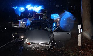 Fahrer kommt schwer verletzt in ein Krankenhaus - Polizei Herford Fahrer kommt schwer verletzt in ein Krankenhaus - Polizei Herford