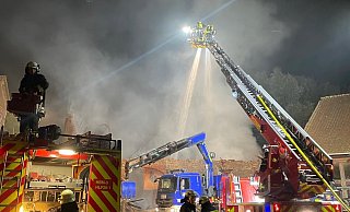 Die Scheune in der Steinheimer Straße in Billerbeck brannte aus. - Feuerwehr Horn-Bad Meinberg Die Scheune in der Steinheimer Straße in Billerbeck brannte aus. - Feuerwehr Horn-Bad Meinberg