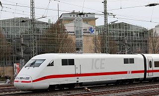 Ein ICE kurz vor dem Herforder Bahnhof. Geht es nach der Deutschen Bahn, geht es in Zukunft deutlich schneller von OWL bis nach Berlin. - Frank-Michael Kiel-Steinkamp Ein ICE kurz vor dem Herforder Bahnhof. Geht es nach der Deutschen Bahn, geht es in Zukunft deutlich schneller von OWL bis nach Berlin. - Frank-Michael Kiel-Steinkamp