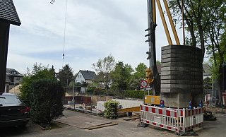 Laut Anwohnerinitiative steigen die Dimensionen der Neubauten von Mal zu Mal. Hier soll demnach ein Vorhaben mit sieben Wohneinheiten samt Penthouse und Tiefgarage entstehen. - Rainer Holzkamp Laut Anwohnerinitiative steigen die Dimensionen der Neubauten von Mal zu Mal. Hier soll demnach ein Vorhaben mit sieben Wohneinheiten samt Penthouse und Tiefgarage entstehen. - Rainer Holzkamp