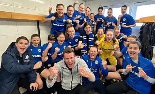 Nächste Saison erstklassig: Arminias U-17-Mädchen feierten ihren tollen Erfolg. - dsc Nächste Saison erstklassig: Arminias U-17-Mädchen feierten ihren tollen Erfolg. - dsc