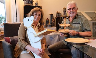 Das Ehepaar Karin Lorig und Michael Beck haben wieder fleißig gebastelt. Vom 19. November bis zum 3. Dezember laden wieder in ihr Haus zum "Zauberwinter" ein. - Nicole Bliesener Das Ehepaar Karin Lorig und Michael Beck haben wieder fleißig gebastelt. Vom 19. November bis zum 3. Dezember laden wieder in ihr Haus zum "Zauberwinter" ein. - Nicole Bliesener