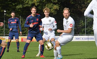 Mariusz Rogowski, hier mit dem nötigen Überblick, in der Saison 20/21 als Spieler der SCW-Reserve. Nun gibt er zusammen mit Christian Zodrow die Kommandos von der Seitenlinie. - Jens Dünhölter Mariusz Rogowski, hier mit dem nötigen Überblick, in der Saison 20/21 als Spieler der SCW-Reserve. Nun gibt er zusammen mit Christian Zodrow die Kommandos von der Seitenlinie. - Jens Dünhölter