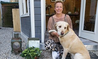 Birgit Bartsch ist Tierbestatterin und möchte den Trauernden einen würdevollen Abschied schenken. - Janina Pietruschka Birgit Bartsch ist Tierbestatterin und möchte den Trauernden einen würdevollen Abschied schenken. - Janina Pietruschka