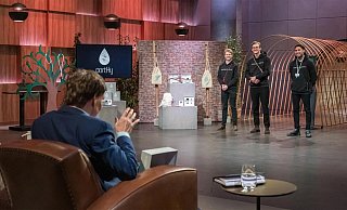 Die Gründer des Start-Ups "PortHy" präsentierten ihr Produkt vor der Jury der "Höhle der Löwen" um Carsten Maschmeyer. - Screenshot/TVNow Die Gründer des Start-Ups "PortHy" präsentierten ihr Produkt vor der Jury der "Höhle der Löwen" um Carsten Maschmeyer. - Screenshot/TVNow