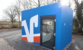 Kürzlich hat die Volksbank Herford-Mindener Land einen SB-Pavillon aus massivem Beton in Petershagen eingeweiht und plant, einen solchen auch an einem geeigneten Standort in Elverdissen zu errichten. - Volksbank Kürzlich hat die Volksbank Herford-Mindener Land einen SB-Pavillon aus massivem Beton in Petershagen eingeweiht und plant, einen solchen auch an einem geeigneten Standort in Elverdissen zu errichten. - Volksbank