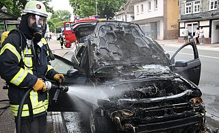 Die Feuerwehr Höxter löschte den Motorbrand. - Thomas Kube Die Feuerwehr Höxter löschte den Motorbrand. - Thomas Kube