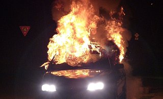 Für viele der Täter hat das Feuerlegen eine Ventilfunktion. Baut der Autozündler in Bielefeld damit Stress ab? - Symbolfoto: pixabay / Creative Commons Für viele der Täter hat das Feuerlegen eine Ventilfunktion. Baut der Autozündler in Bielefeld damit Stress ab? - Symbolfoto: pixabay / Creative Commons