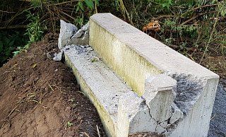 Die Fundamente für die Brücke über die Sauer wurden Anfang der Woche gelegt, am Mittwochmorgen waren sie zerstört. - Stadt Lichtenau Die Fundamente für die Brücke über die Sauer wurden Anfang der Woche gelegt, am Mittwochmorgen waren sie zerstört. - Stadt Lichtenau