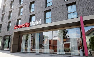 Das Intercity-Hotel Herford hat schon im Oktober 2022 seine Türen geöffnet, wurde aber erst jetzt offiziell eröffnet. - Frank-Michael Kiel-Steinkamp Das Intercity-Hotel Herford hat schon im Oktober 2022 seine Türen geöffnet, wurde aber erst jetzt offiziell eröffnet. - Frank-Michael Kiel-Steinkamp