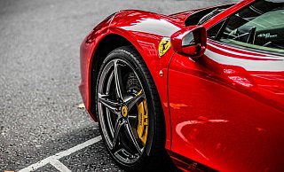 Der linke Vorderreifen eines Ferraris ist am Donnerstagabend auf der A2 geplatzt. - Pixabay (Symbolbild) Der linke Vorderreifen eines Ferraris ist am Donnerstagabend auf der A2 geplatzt. - Pixabay (Symbolbild)