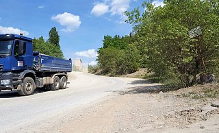 Zufahrt zum Steinbruch Marienmünster-Altenbergen, wo sich der tödliche Arbeitsunfall ereignete. - David Schellenberg Zufahrt zum Steinbruch Marienmünster-Altenbergen, wo sich der tödliche Arbeitsunfall ereignete. - David Schellenberg