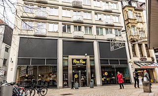 Die Burger-Kette Peter Pane ist als Nachfolger in bester Lage in der Bielefelder Innenstadt eingezogen. - Mike-Dennis Müller Die Burger-Kette Peter Pane ist als Nachfolger in bester Lage in der Bielefelder Innenstadt eingezogen. - Mike-Dennis Müller