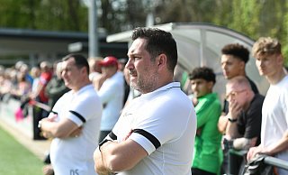 Trainer Aleksander Knezevic vom TuS Lohe muss eine Niederlage hinnehmen. - Jürgen Krüger Trainer Aleksander Knezevic vom TuS Lohe muss eine Niederlage hinnehmen. - Jürgen Krüger