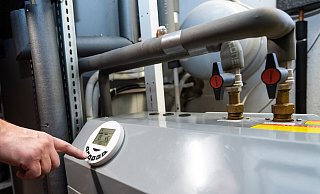 Mit dem neuen Gebäudeenergiegesetz will die Politik dafür sorgen, dass Häuser künftig nicht mehr mit Öl und Gas geheizt werden. Wärmepumpen können aber nicht in jedes Gebäude eingebaut werden. - dpa Mit dem neuen Gebäudeenergiegesetz will die Politik dafür sorgen, dass Häuser künftig nicht mehr mit Öl und Gas geheizt werden. Wärmepumpen können aber nicht in jedes Gebäude eingebaut werden. - dpa