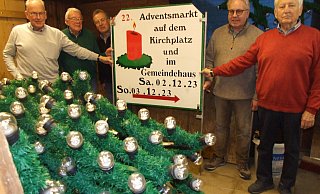 Klaus-Jürgen Bernotat, Werner Klusmeier, Heino Niederbockstruck, Heinz Nordsiek und Friedhelm Bartling haben sich in den Lagerraum des historischen Blasheimer Spritzenhauses begeben, um nach der Weihnachtsbeleuchtung zu schauen. Im Vordergrund sind Teile der Wekhnachtsbeleuchtung zu sehen. - Karsten Schulz Klaus-Jürgen Bernotat, Werner Klusmeier, Heino Niederbockstruck, Heinz Nordsiek und Friedhelm Bartling haben sich in den Lagerraum des historischen Blasheimer Spritzenhauses begeben, um nach der Weihnachtsbeleuchtung zu schauen. Im Vordergrund sind Teile der Wekhnachtsbeleuchtung zu sehen. - Karsten Schulz