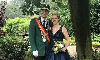 Das Bentfelder Königspaar Daniel Sehrbrock und Laura Güllenstern. - Nikola Becker Das Bentfelder Königspaar Daniel Sehrbrock und Laura Güllenstern. - Nikola Becker