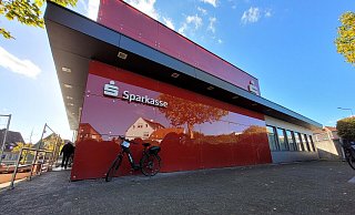 Die Sparkasse Herford, hier die Filiale in Ennigloh, hat einem Bünder plötzlich die Konten gekündigt. - Weyand Die Sparkasse Herford, hier die Filiale in Ennigloh, hat einem Bünder plötzlich die Konten gekündigt. - Weyand