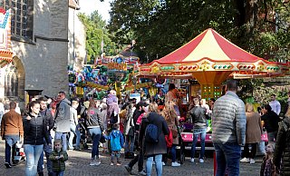 Volksfeste wie die bestens besuchte City-Kirmes sind eine Attraktion besonders für Familien mit Kindern. Frauen und Männer der mittleren Generation sind auch als Fachkräfte begehrt. - Frank-Michael Kiel-Steinkamp Volksfeste wie die bestens besuchte City-Kirmes sind eine Attraktion besonders für Familien mit Kindern. Frauen und Männer der mittleren Generation sind auch als Fachkräfte begehrt. - Frank-Michael Kiel-Steinkamp