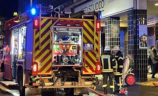 Feuerwehreinsatz an der Herforder Straße am Jahnplatz in Bielefeld. - Paul Brinkmann Feuerwehreinsatz an der Herforder Straße am Jahnplatz in Bielefeld. - Paul Brinkmann
