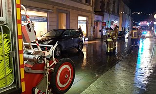 Die Feuerwehr ist mit vielen Einsatzkräften in der Warburger Innenstadt im Einsatz. - Dieter Scholz Die Feuerwehr ist mit vielen Einsatzkräften in der Warburger Innenstadt im Einsatz. - Dieter Scholz