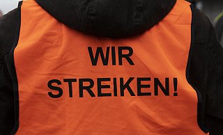 Die Gewerkschaft Verdi fordert 10,5 Prozent mehr Gehalt, mindestens aber 500 Euro. - picture alliance/dpa Die Gewerkschaft Verdi fordert 10,5 Prozent mehr Gehalt, mindestens aber 500 Euro. - picture alliance/dpa