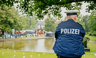 Polizei und Ordnungsamt sind im Paderquellgebiet verstärkt präsent, um gegen nächtliche Ruhestörungen vorzugehen. - BESIM MAZHIQI Polizei und Ordnungsamt sind im Paderquellgebiet verstärkt präsent, um gegen nächtliche Ruhestörungen vorzugehen. - BESIM MAZHIQI