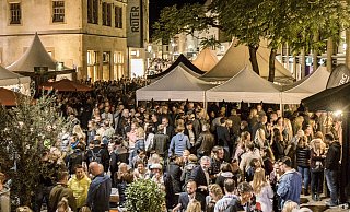 Der Weinmarkt war in den vergangenen Jahren oft gut besucht – hoffen wir, dass es dieses Jahr genauso ist. Der Weinmarkt 2024 beginnt in der kommenden Woche. - Joerg Dieckmann Der Weinmarkt war in den vergangenen Jahren oft gut besucht – hoffen wir, dass es dieses Jahr genauso ist. Der Weinmarkt 2024 beginnt in der kommenden Woche. - Joerg Dieckmann