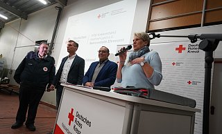 Sven Kampeter, Rocco Wilken, Siegfried Lux und Susanne Rutenkröger richteten das Wort an die vielen Helfer. - Gerald Dunkel Sven Kampeter, Rocco Wilken, Siegfried Lux und Susanne Rutenkröger richteten das Wort an die vielen Helfer. - Gerald Dunkel